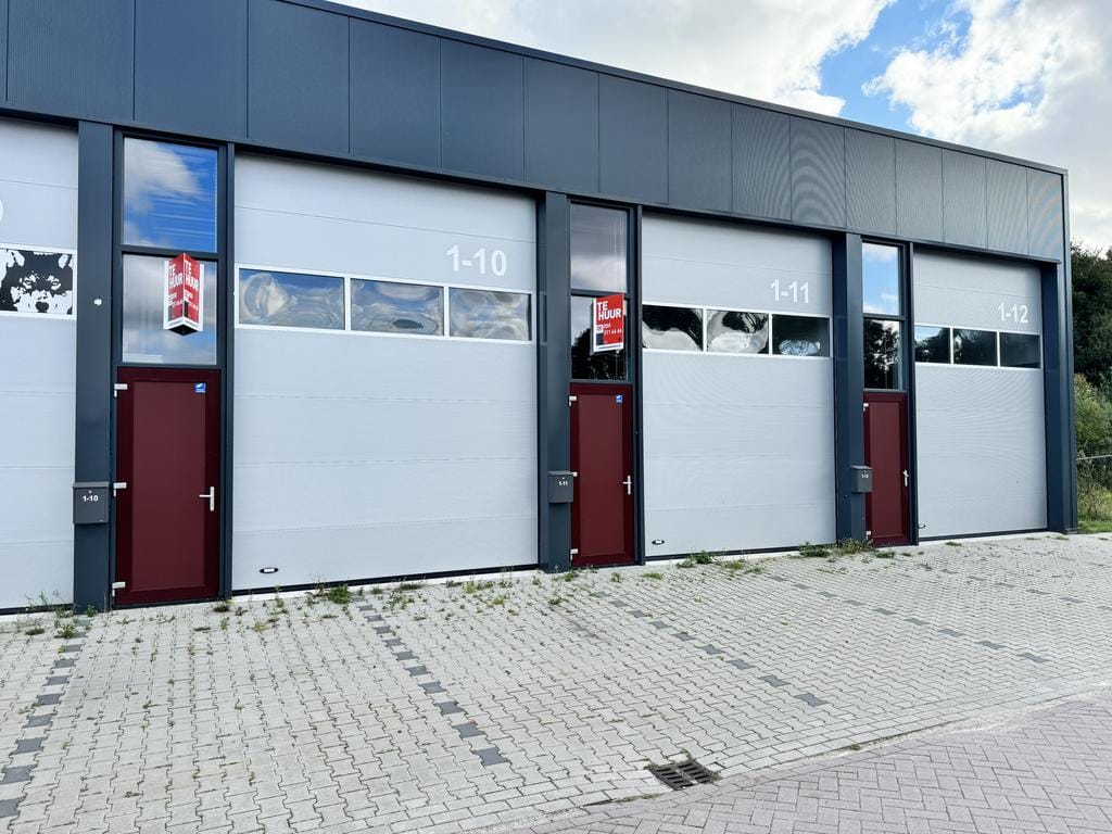 View photo 3 of Winschoterweg 1-11