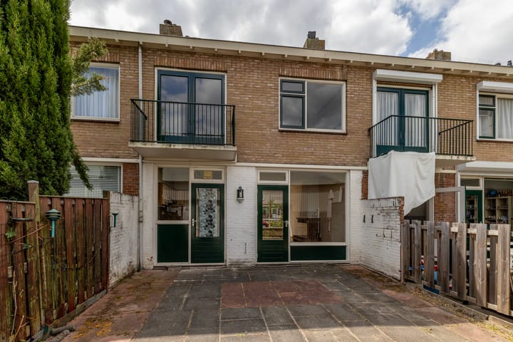 Tussenwoning te koop: Jhr. van de Wall Repelaerstraat 5, Dordrecht