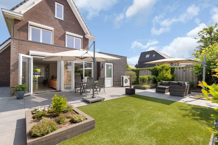 Vrijstaande woning te koop: Groenallee 12, Nijkerk