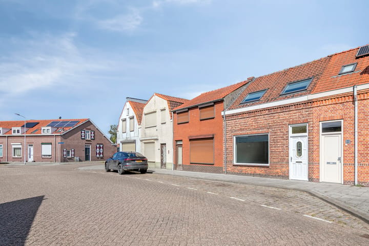 Tussenwoning te koop: Kloosterlaan 57, Sas Van Gent