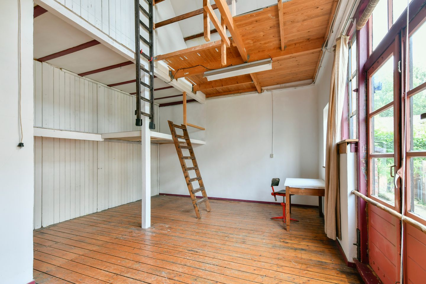 Photo 19 of Leidsezijstraat 9