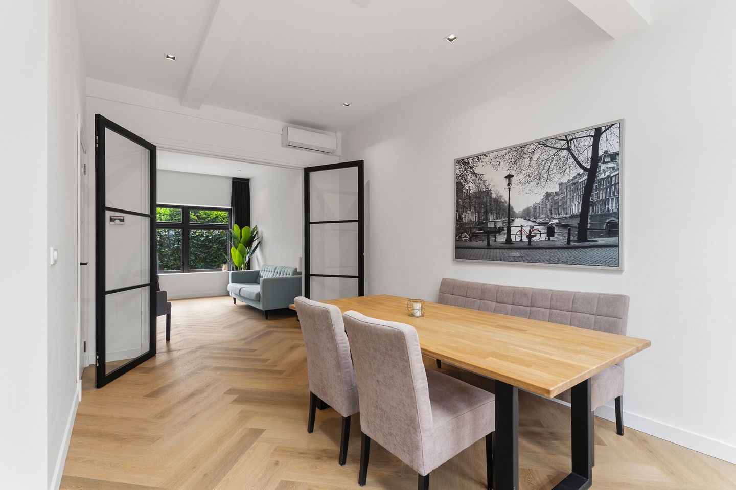 Photo 19 of Van Leeuwenhoekstraat 49