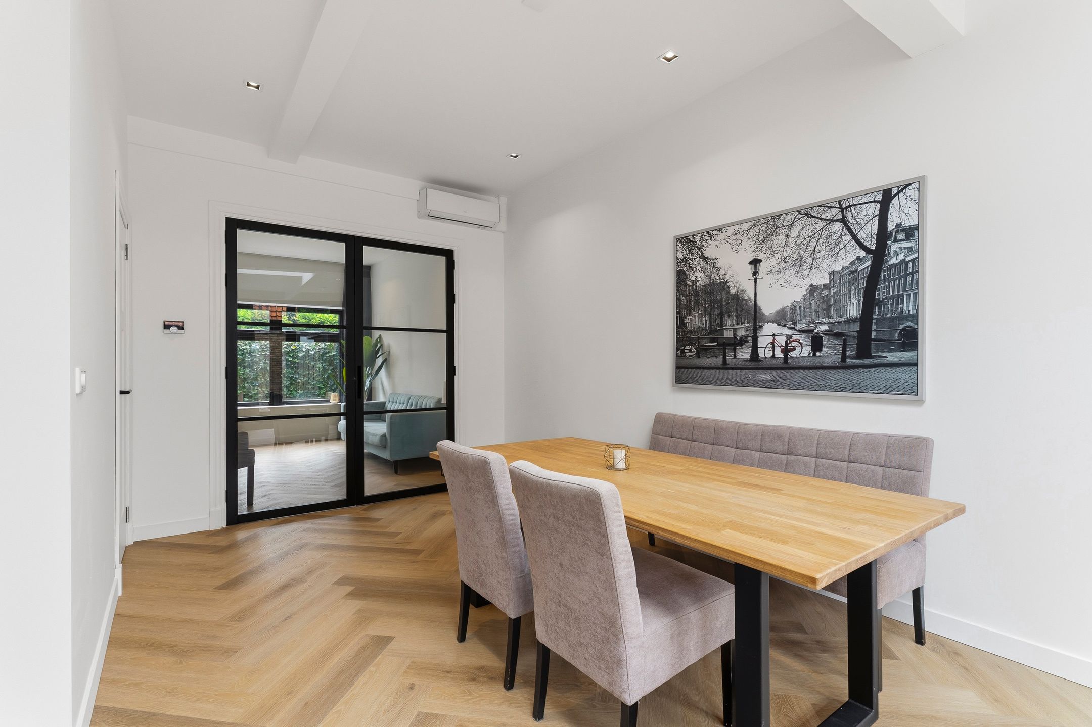 Photo 18 of Van Leeuwenhoekstraat 49