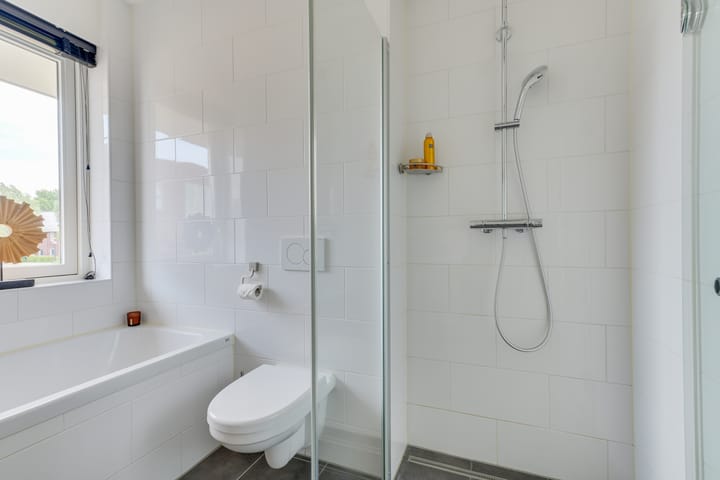 Tussenwoning te koop: Oeverzeggeweg 70, Heerhugowaard