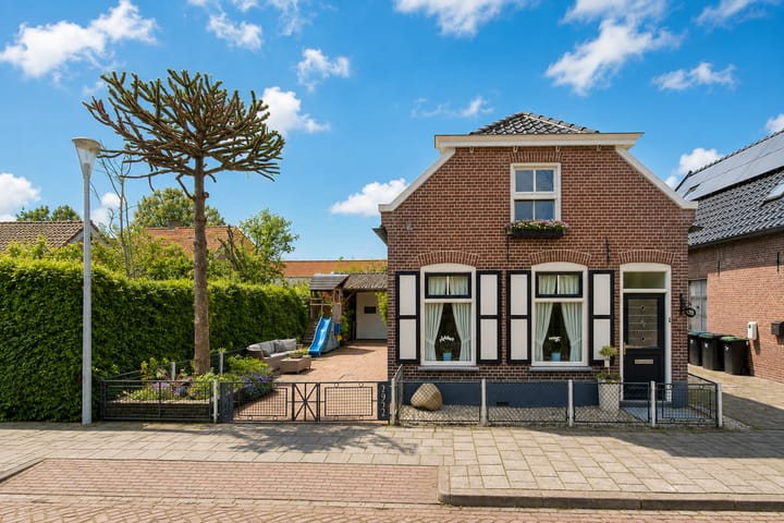 Twee-onder-één-kap te koop: Schoolstraat 1, Rossum (Ge)