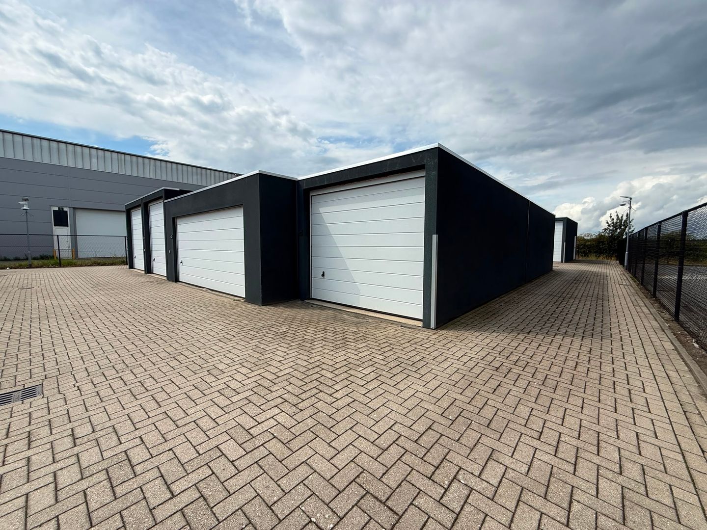 View photo 2 of Meerheide 214