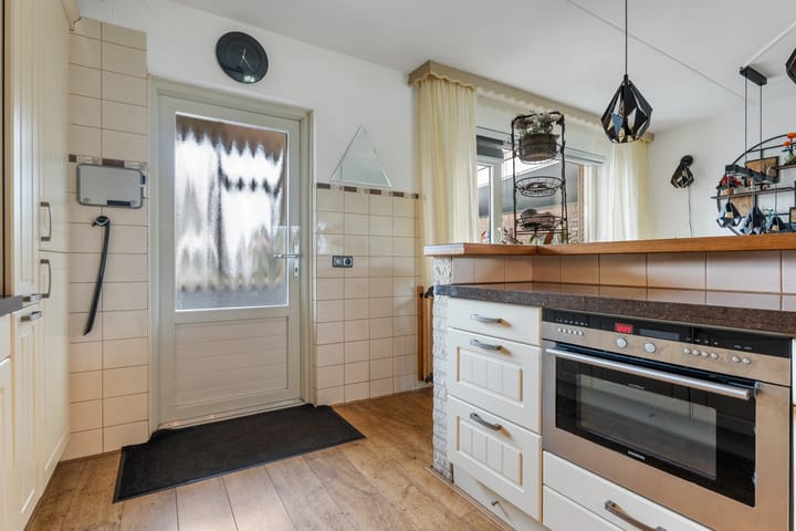 Twee-onder-één-kap te koop: Brouwersweg 12, Veendam