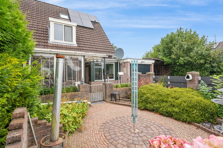 Twee-onder-één-kap te koop: Brouwersweg 12, Veendam