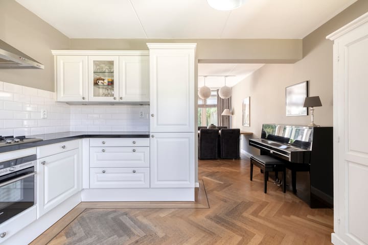 Hoekwoning te koop: Prinses Amaliastraat 1, Benthuizen