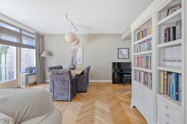 Hoekwoning te koop: Prinses Amaliastraat 1, Benthuizen