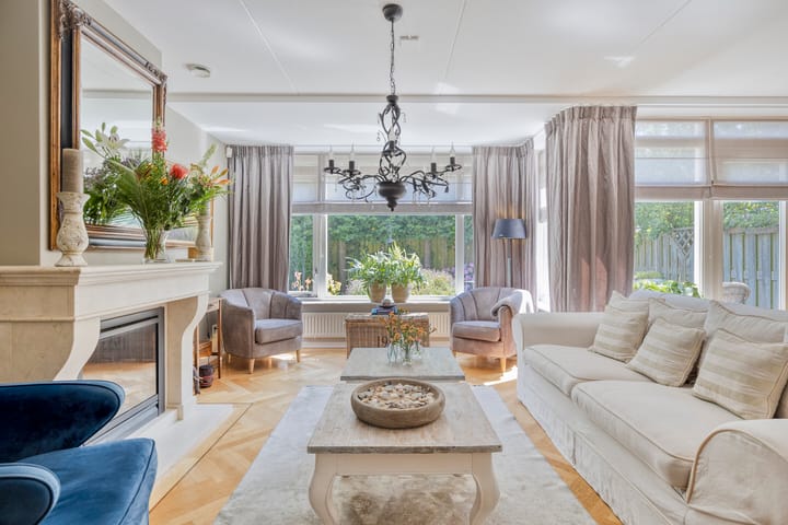 Hoekwoning te koop: Prinses Amaliastraat 1, Benthuizen