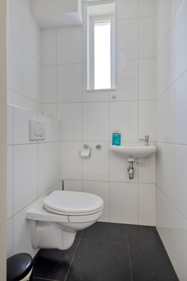 Hoekwoning te koop: Prinses Amaliastraat 1, Benthuizen