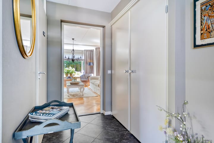 Hoekwoning te koop: Prinses Amaliastraat 1, Benthuizen