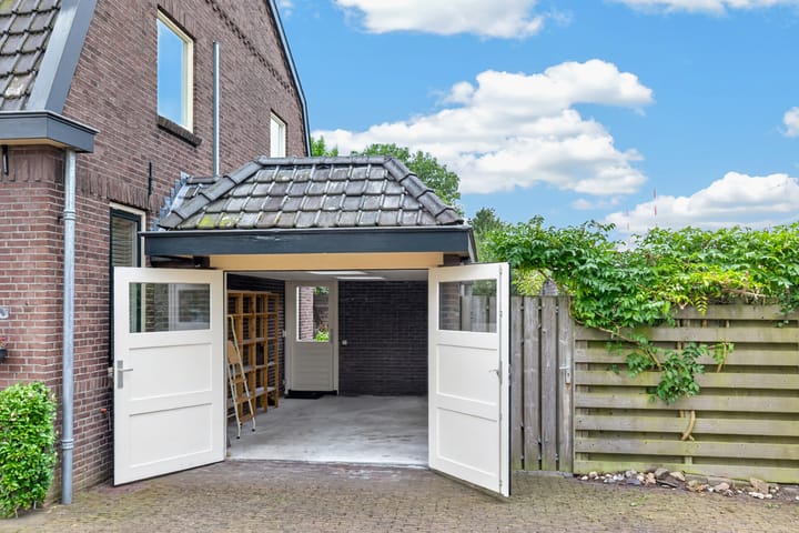 Twee-onder-één-kap te koop: Spoorstraat 15, Wijhe