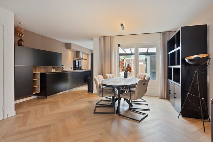 Photo 3 of Pioenroosstraat 9
