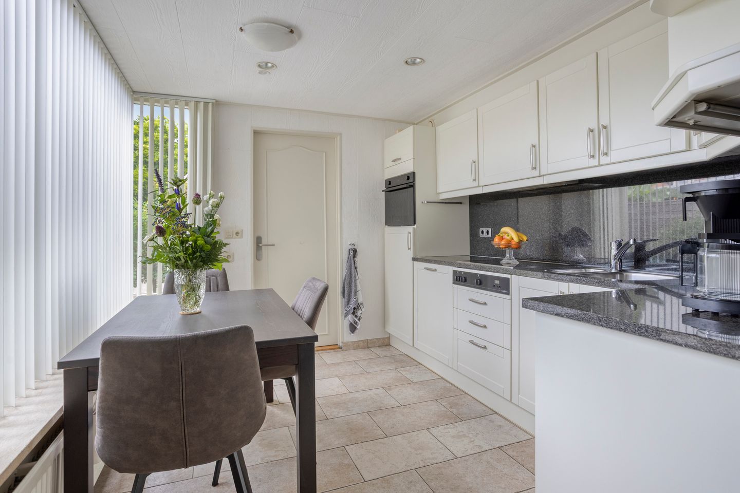 Foto 10 van Meeuwenstraat 25