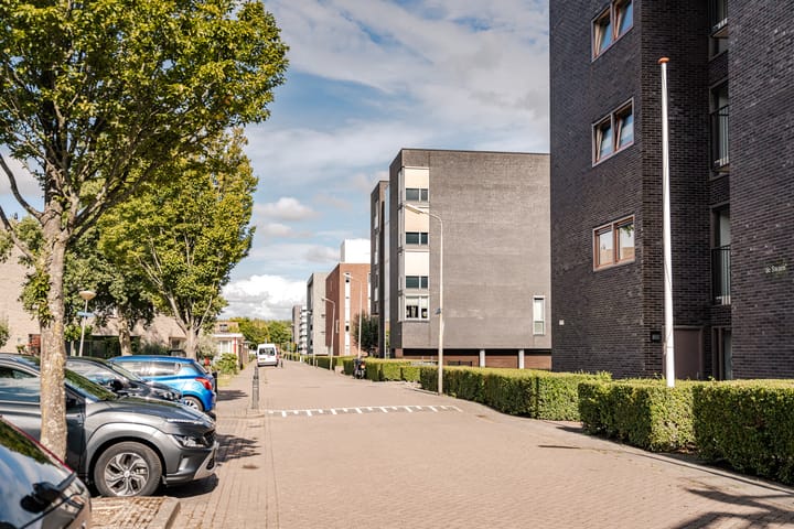 Appartement te koop: L. Springerstraat 140, Velserbroek