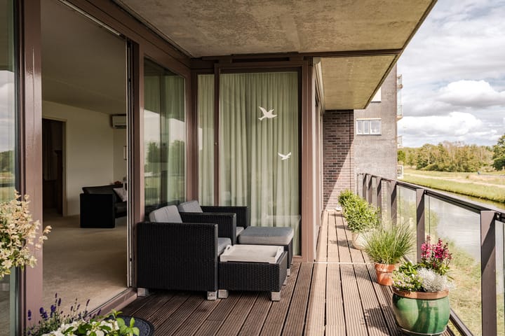 Appartement te koop: L. Springerstraat 140, Velserbroek