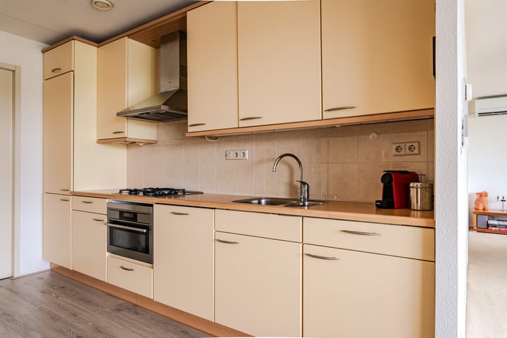 Appartement te koop: L. Springerstraat 140, Velserbroek