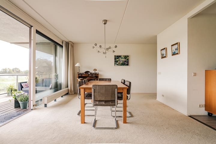 Appartement te koop: L. Springerstraat 140, Velserbroek