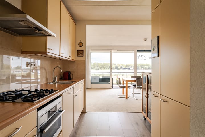 Appartement te koop: L. Springerstraat 140, Velserbroek