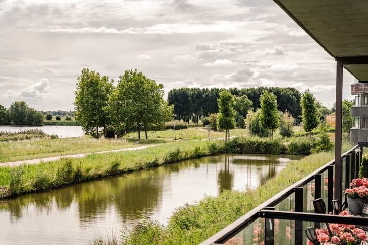 Appartement te koop: L. Springerstraat 140, Velserbroek
