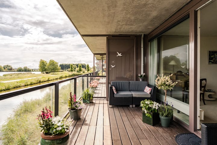 Appartement te koop: L. Springerstraat 140, Velserbroek