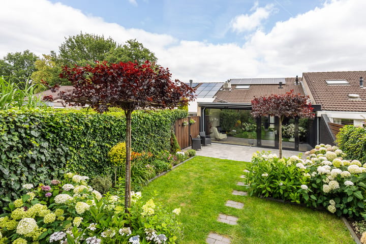 Tussenwoning te koop: Helmkruid 34, Oldenzaal