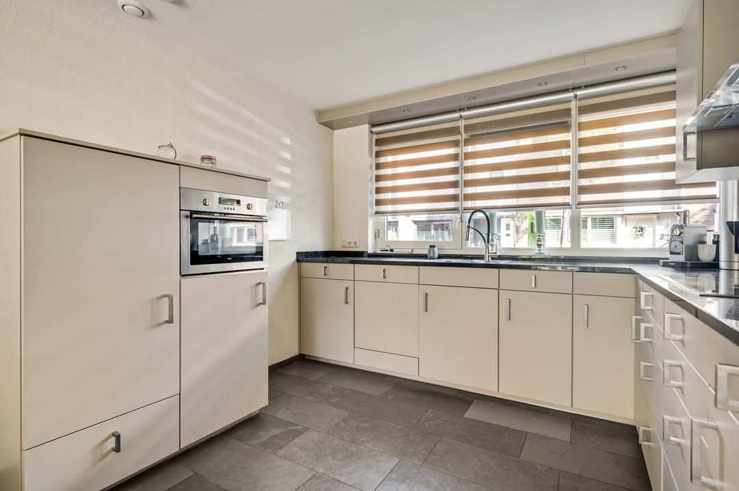Photo 17 of Engeliena Schaapstraat 28