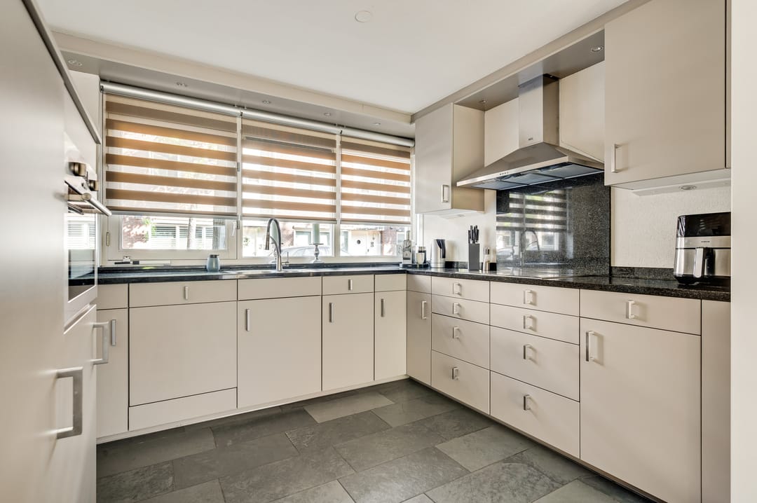 Photo 17 of Engeliena Schaapstraat 28