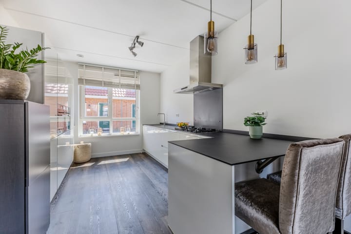 Hoekwoning te koop: Narvastraat 22, Zaandam