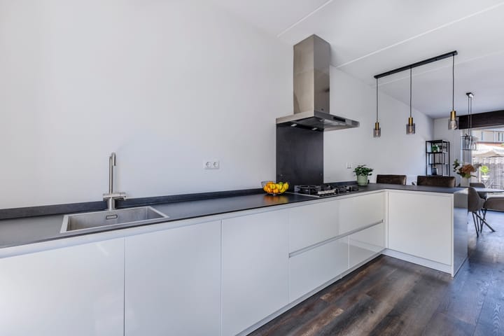 Hoekwoning te koop: Narvastraat 22, Zaandam
