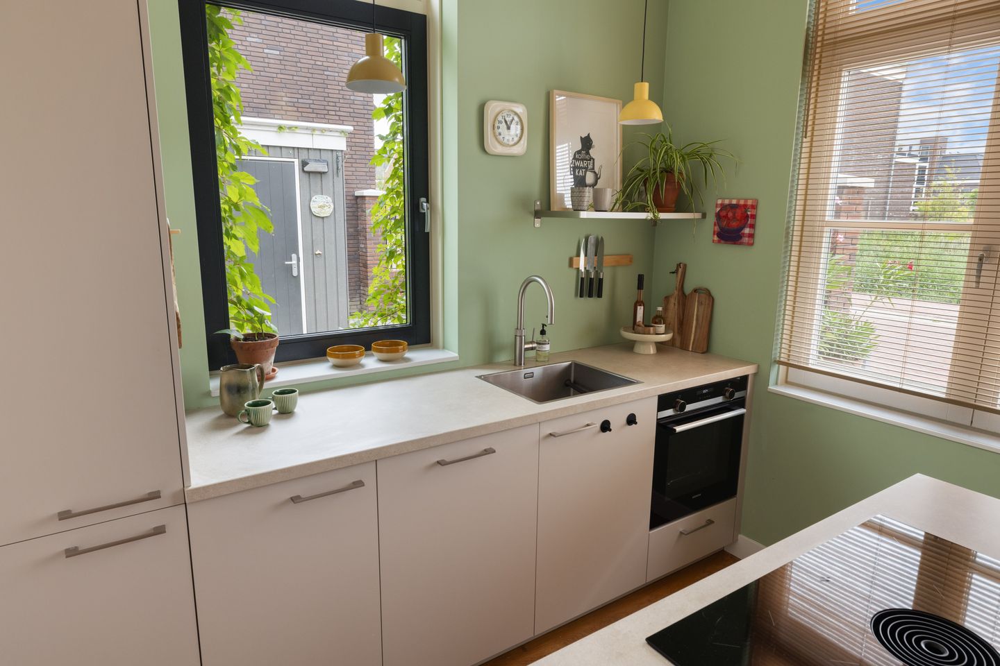 Photo 10 of Leeuwenburgstraat 21