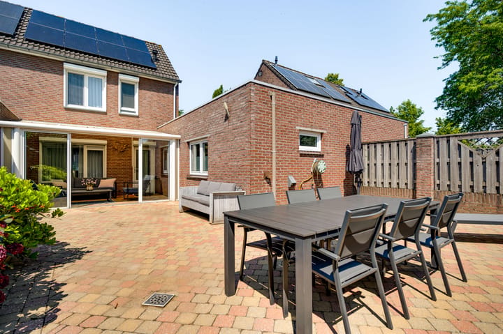 Tussenwoning te koop: Ambachtsingel 28, Roermond