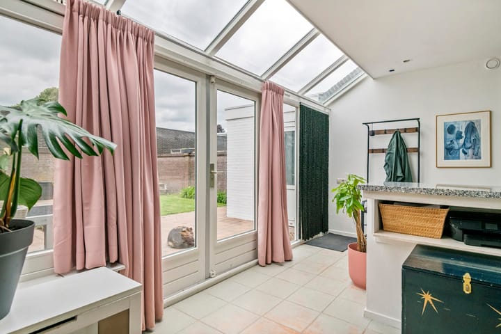 Hoekwoning te koop: Begoniastraat 12, Tiel