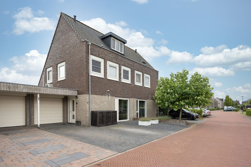 Photo 46 of Douwe Hiddesstraat 22