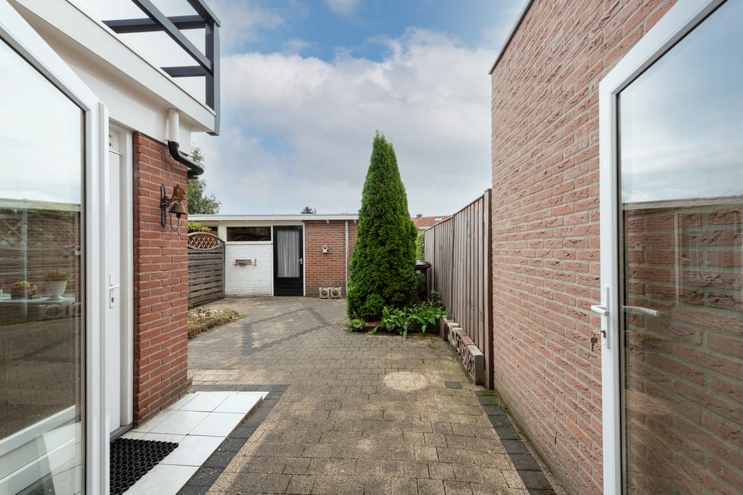 Photo 16 of Arie van de Heuvelstraat 39