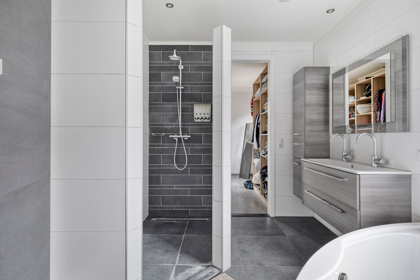Photo 34 of Bosanemoon 13