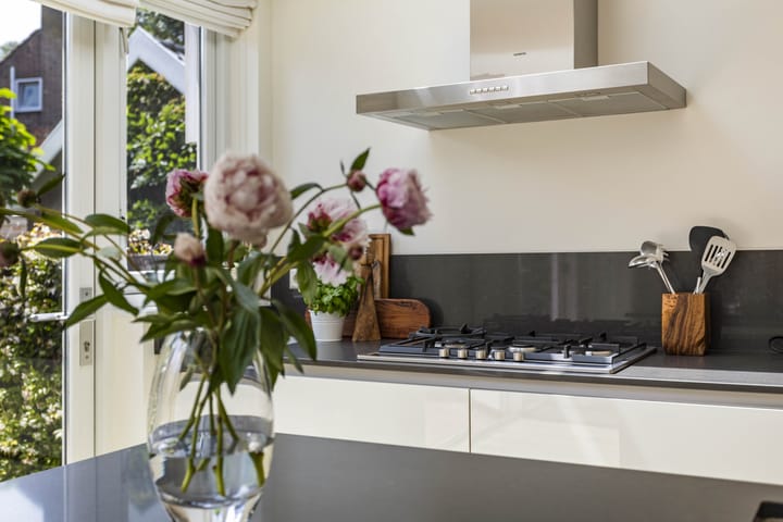 Tussenwoning te koop: Emmakade 12, Amstelveen