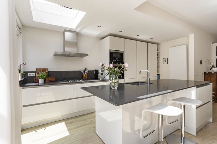 Tussenwoning te koop: Emmakade 12, Amstelveen