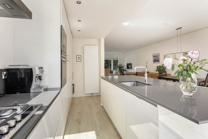 Tussenwoning te koop: Emmakade 12, Amstelveen
