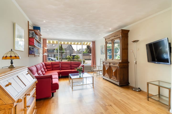 Twee-onder-één-kap te koop: Moeselplein 3, Weert