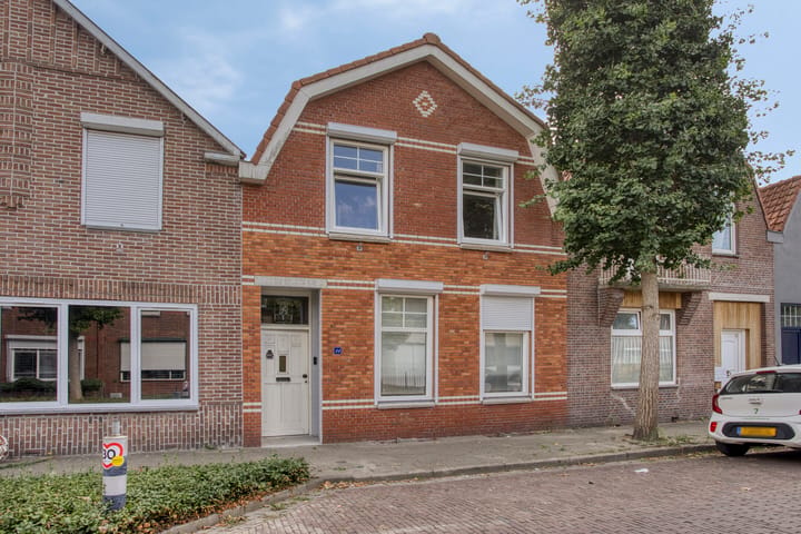 Tussenwoning te koop: Westdam 11, Sas Van Gent