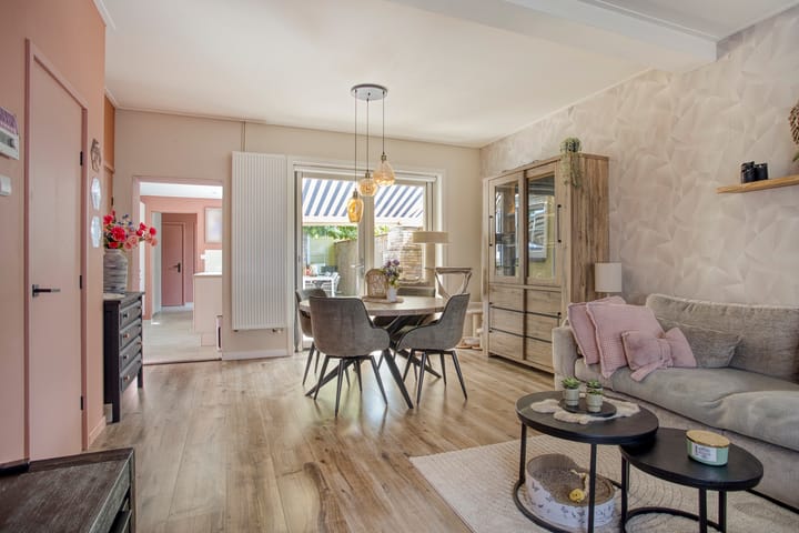 Tussenwoning te koop: Westdam 11, Sas Van Gent