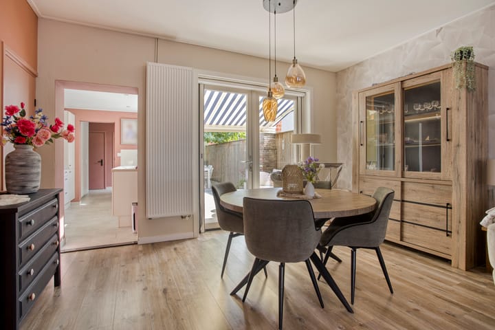 Tussenwoning te koop: Westdam 11, Sas Van Gent