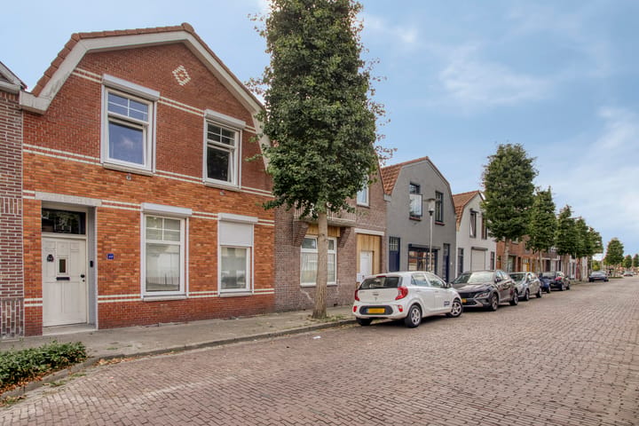 Tussenwoning te koop: Westdam 11, Sas Van Gent