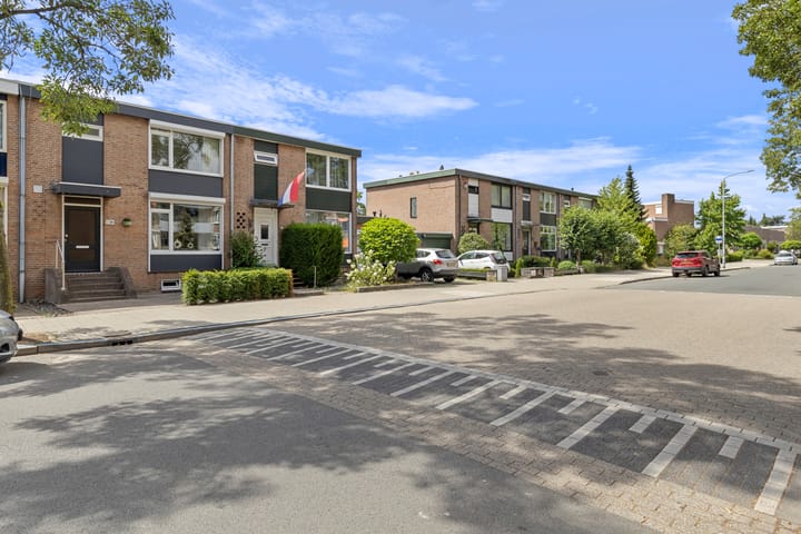 Photo 3 of Bisschop Schrijnenstraat 30