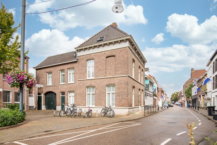 Tussenwoning te koop: Schuitenberg 10, Roermond