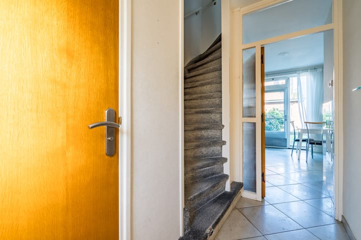 Tussenwoning te koop: bernhardlaan 11, Weert
