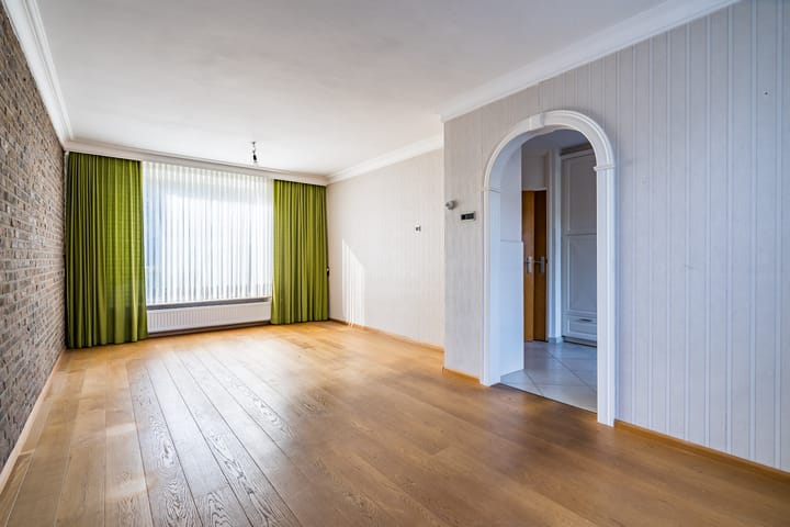 Tussenwoning te koop: bernhardlaan 11, Weert